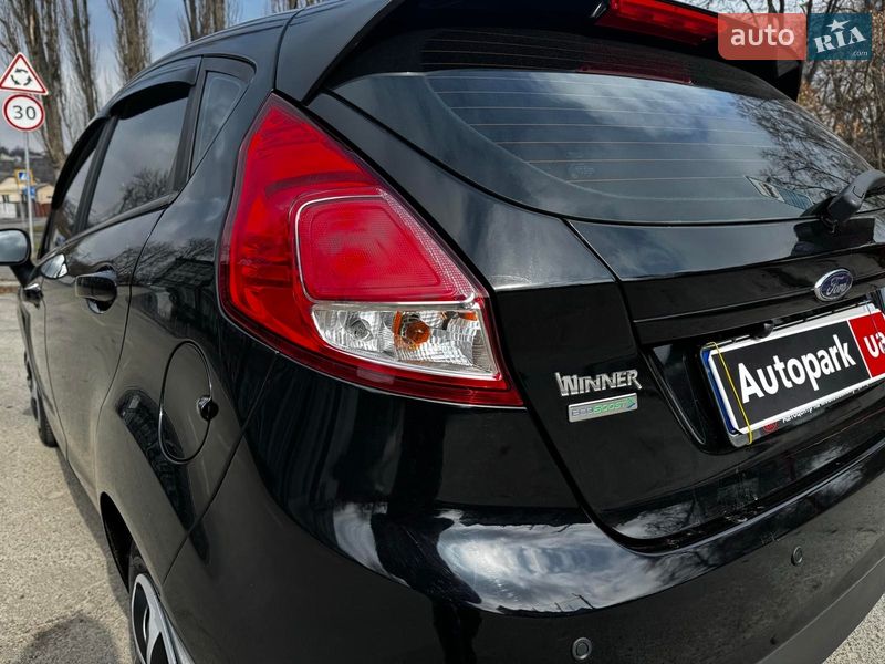 Хетчбек Ford Fiesta 2016 в Києві
