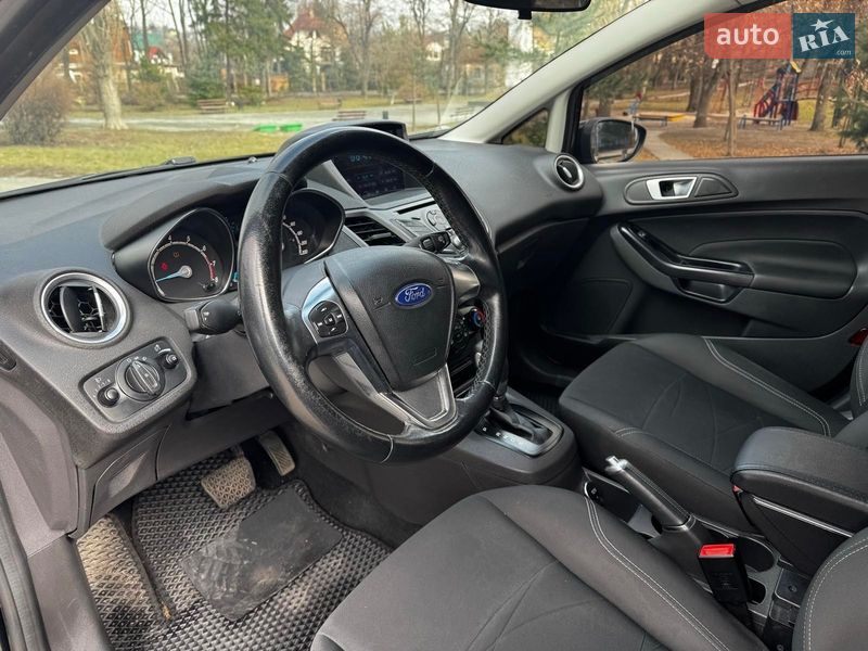 Хетчбек Ford Fiesta 2016 в Києві