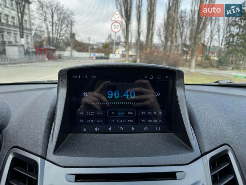 Хетчбек Ford Fiesta 2016 в Києві