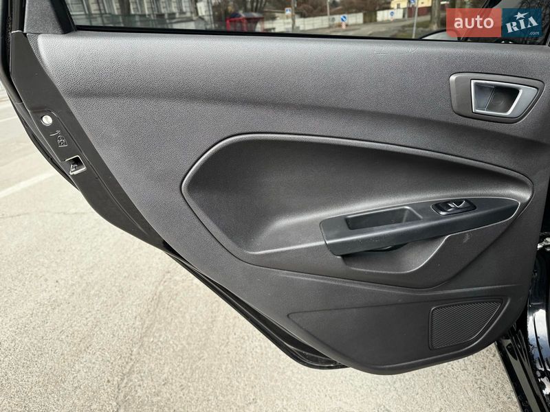 Хетчбек Ford Fiesta 2016 в Києві