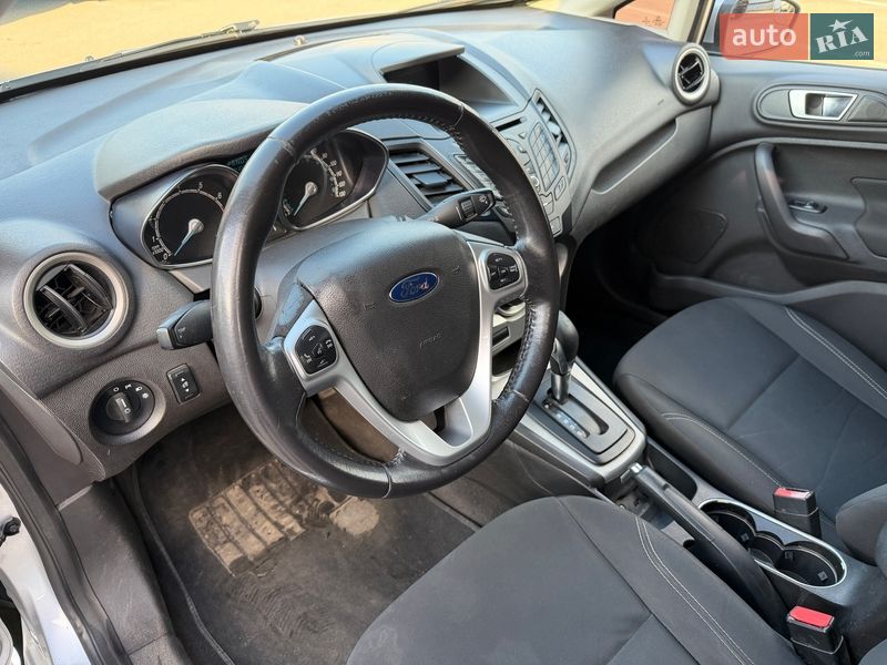 Хэтчбек Ford Fiesta 2015 в Киеве