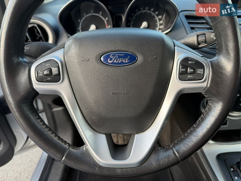 Хэтчбек Ford Fiesta 2015 в Киеве