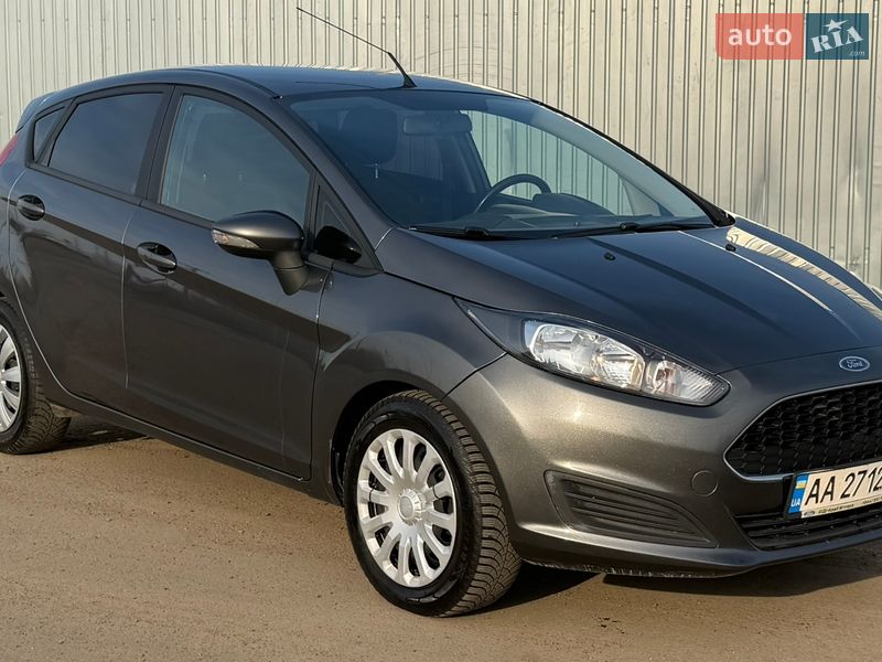 Хэтчбек Ford Fiesta 2016 в Киеве