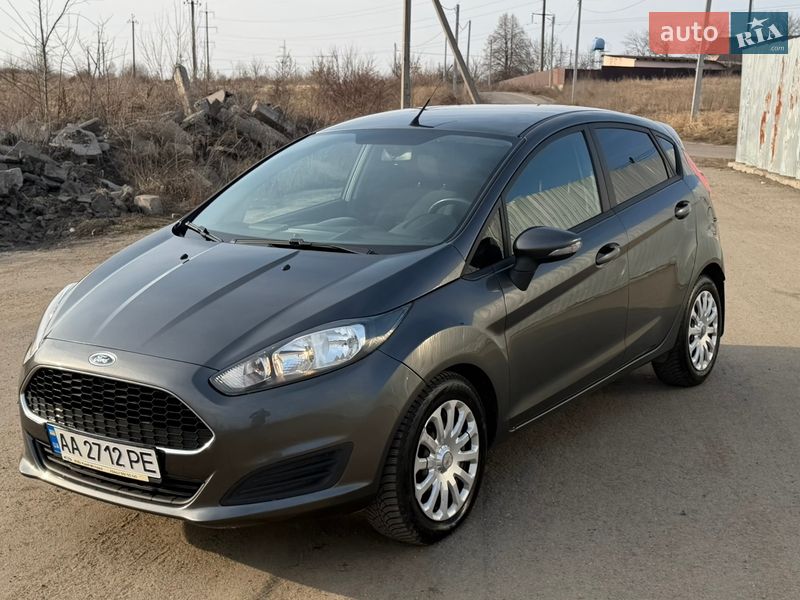 Хэтчбек Ford Fiesta 2016 в Киеве