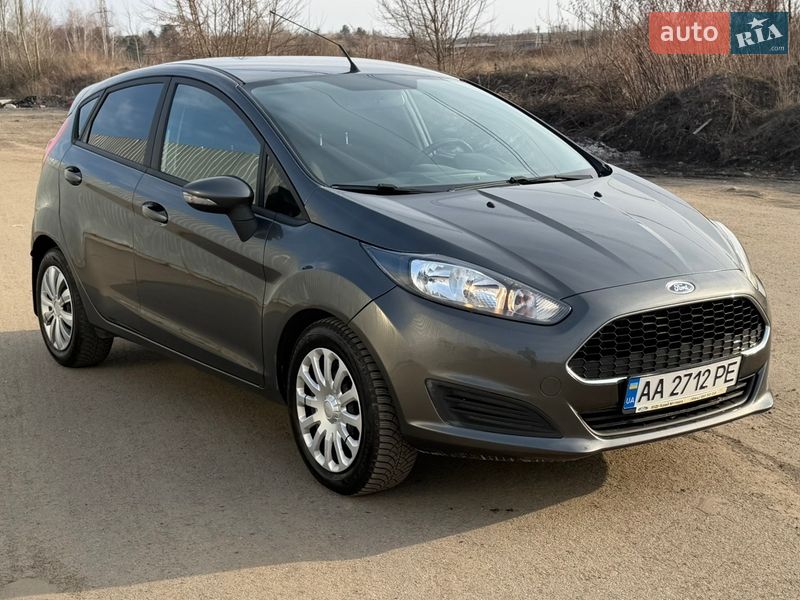 Хэтчбек Ford Fiesta 2016 в Киеве