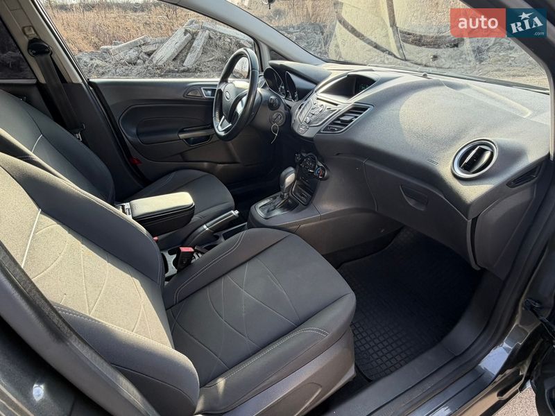 Хэтчбек Ford Fiesta 2016 в Киеве