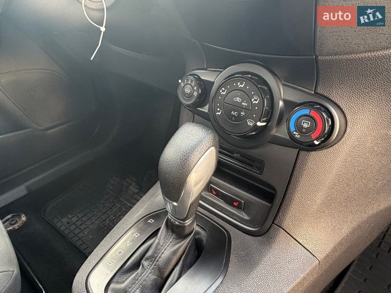 Хэтчбек Ford Fiesta 2016 в Киеве