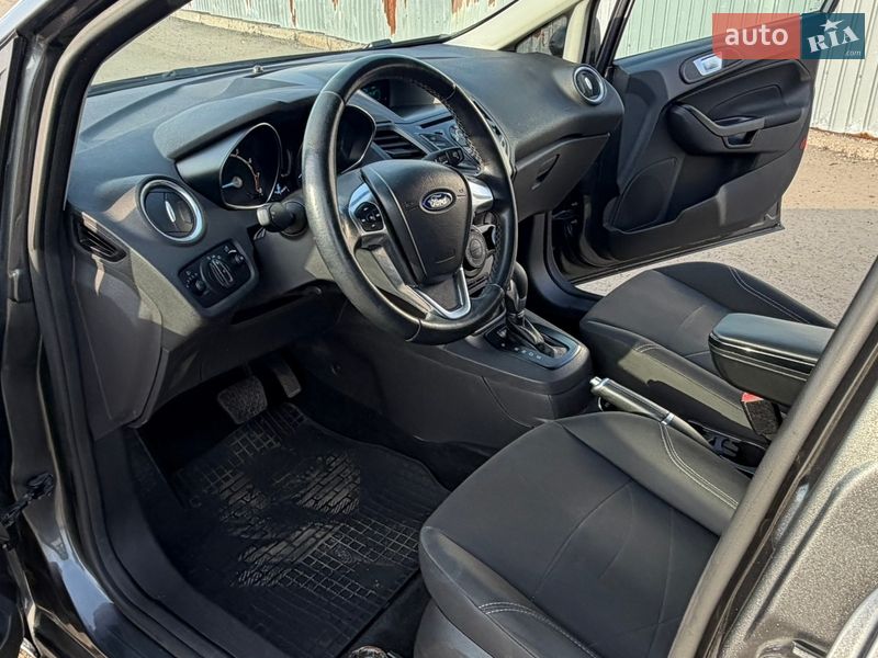 Хэтчбек Ford Fiesta 2016 в Киеве