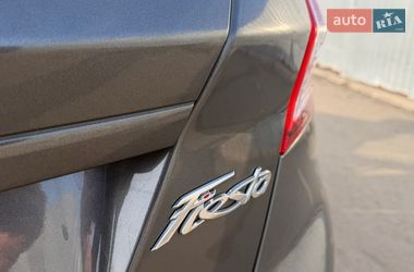 Хетчбек Ford Fiesta 2016 в Києві