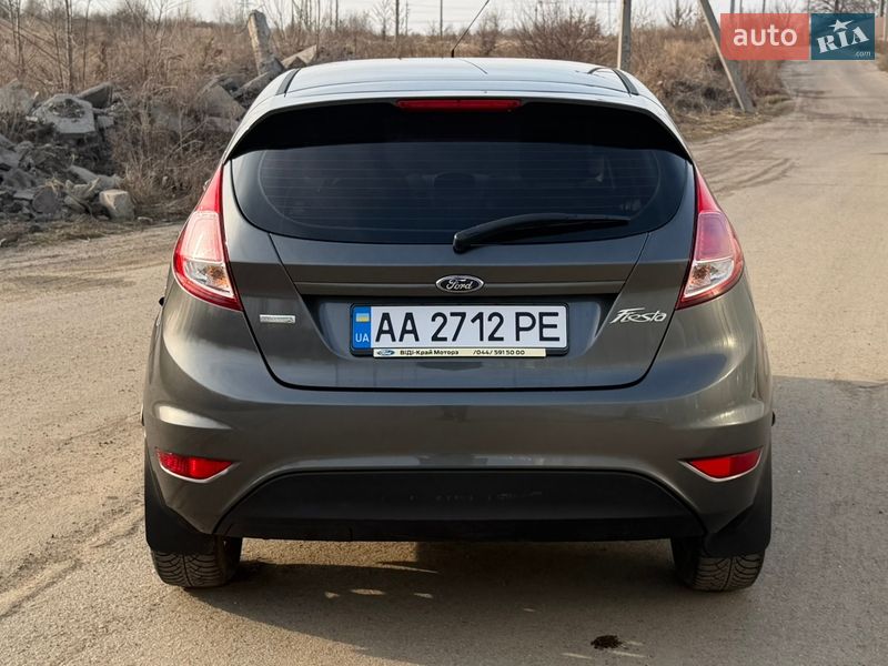 Хэтчбек Ford Fiesta 2016 в Киеве