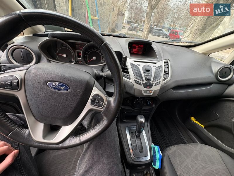 Хэтчбек Ford Fiesta 2012 в Южноукраинске