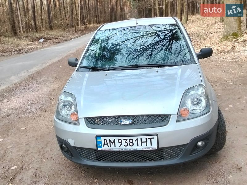Хетчбек Ford Fiesta 2006 в Житомирі фото 2 Хетчбек Ford Fiesta 2006 в Житомирі