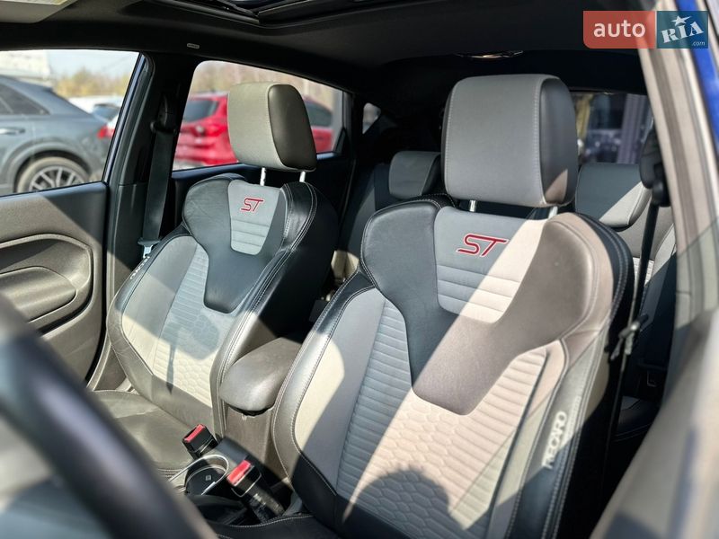Хэтчбек Ford Fiesta 2015 в Львове