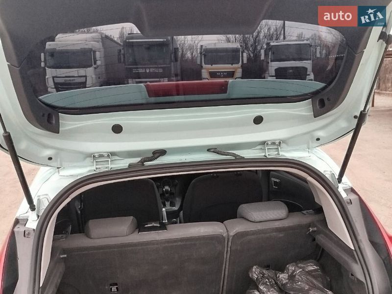 Хэтчбек Ford Fiesta 2016 в Кривом Роге фото 7 Хэтчбек Ford Fiesta 2016 в Кривом Роге