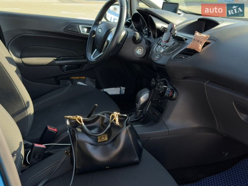 Хэтчбек Ford Fiesta 2016 в Днепре