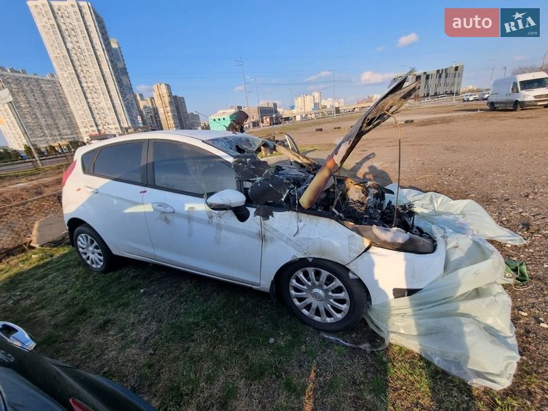 Хетчбек Ford Fiesta 2016 в Києві
