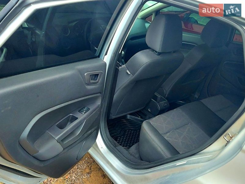 Седан Ford Fiesta 2013 в Днепре