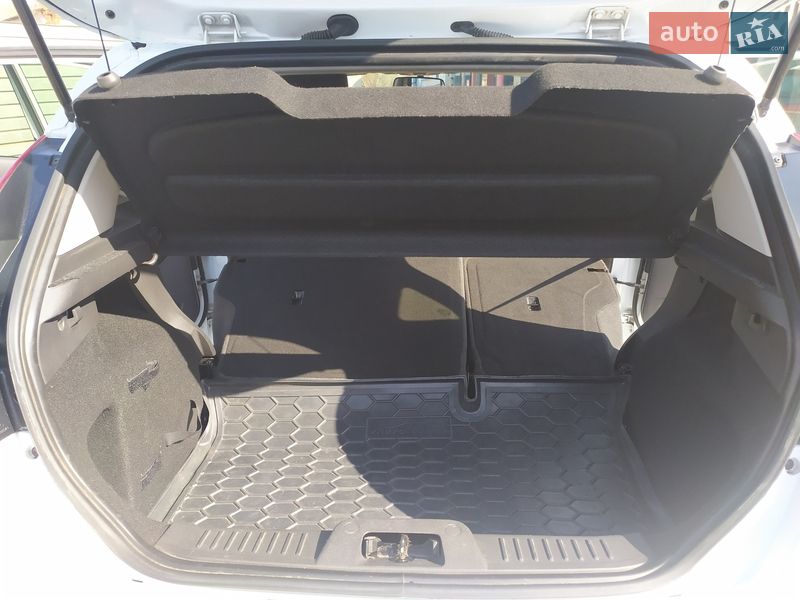 Хетчбек Ford Fiesta 2016 в Чернівцях