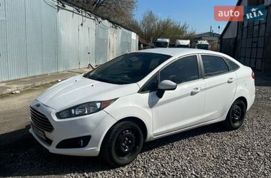 Седан Ford Fiesta 2016 в Киеве