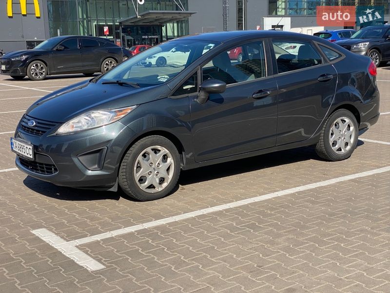Седан Ford Fiesta 2010 в Киеве