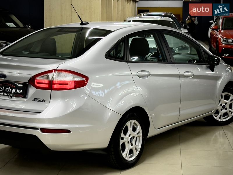 Седан Ford Fiesta 2013 в Николаеве