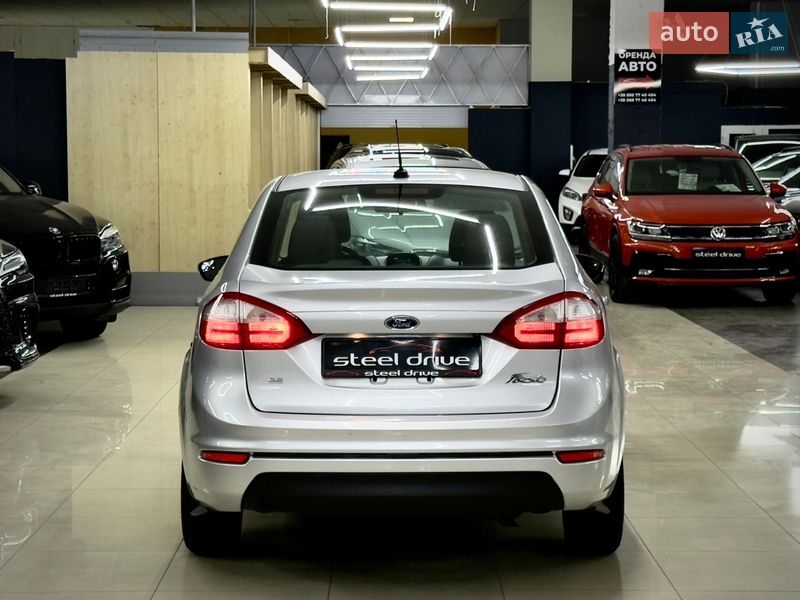 Седан Ford Fiesta 2013 в Николаеве