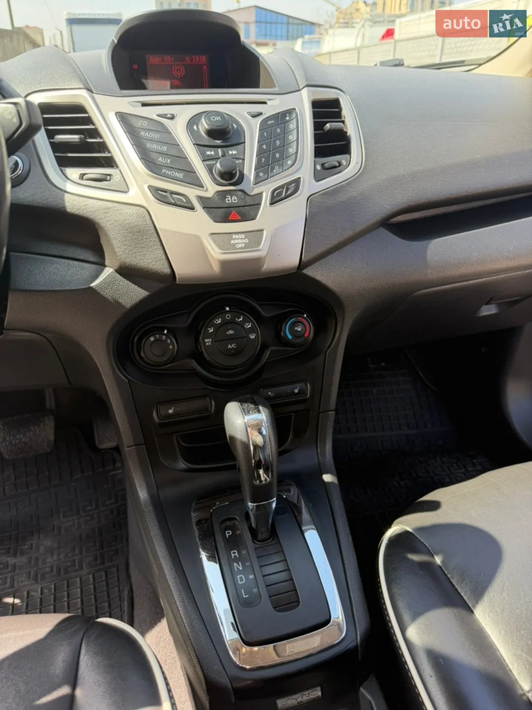 2012 Ford Fiesta - мініатюра 25