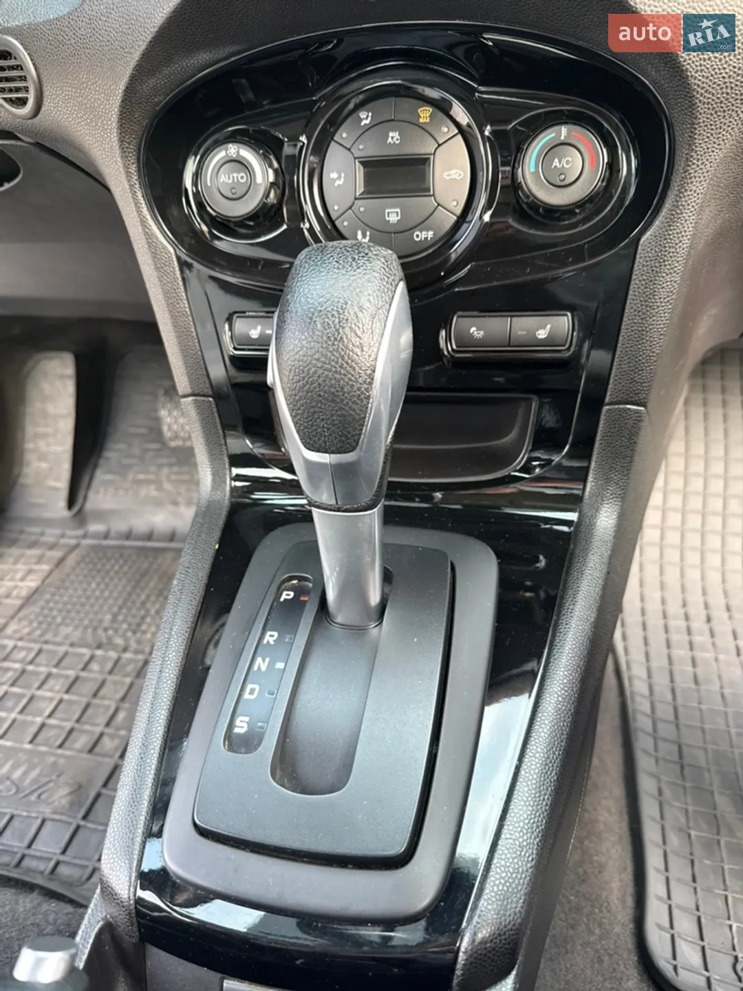 2015 Ford Fiesta - мініатюра 29