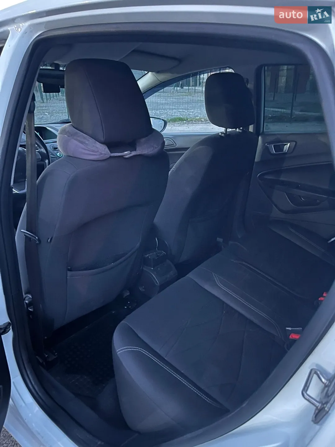 2013 Ford Fiesta - мініатюра 12