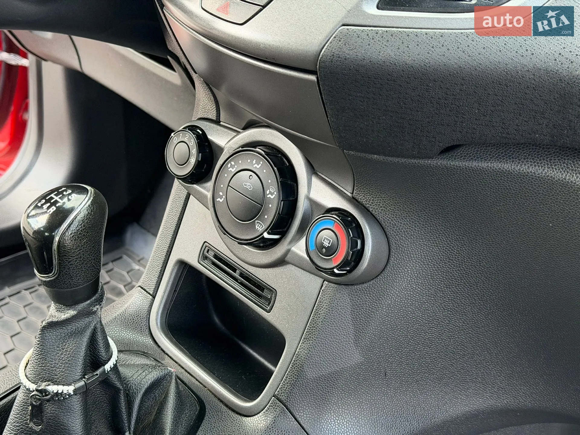 2013 Ford Fiesta - мініатюра 28