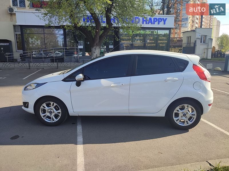 Хетчбек Ford Fiesta 2016 в Києві