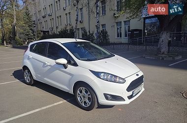 Хетчбек Ford Fiesta 2016 в Києві