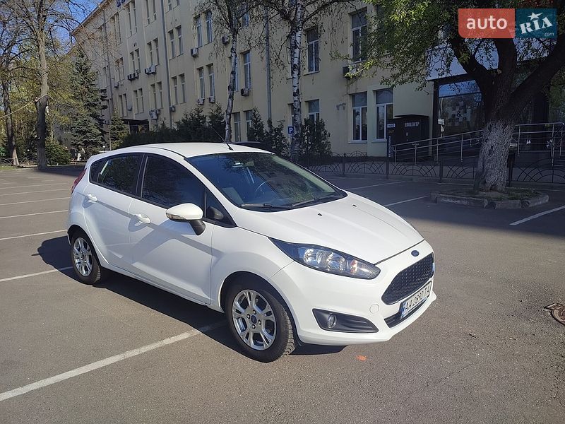 Хетчбек Ford Fiesta 2016 в Києві