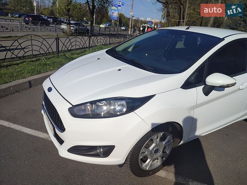 Хетчбек Ford Fiesta 2016 в Києві