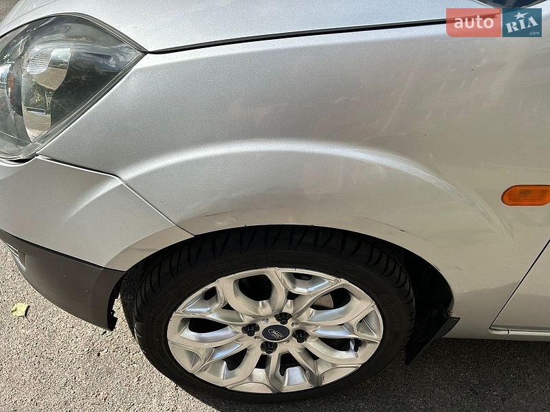 Хетчбек Ford Fiesta 2006 в Києві
