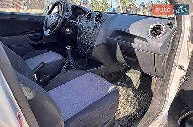 Хэтчбек Ford Fiesta 2006 в Отынии