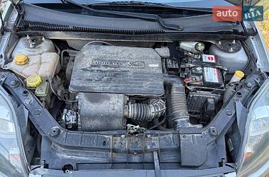 Хэтчбек Ford Fiesta 2006 в Отынии