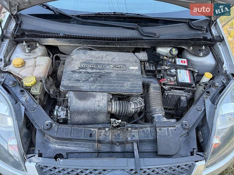 Хэтчбек Ford Fiesta 2006 в Отынии