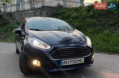 Хэтчбек Ford Fiesta 2014 в Остроге