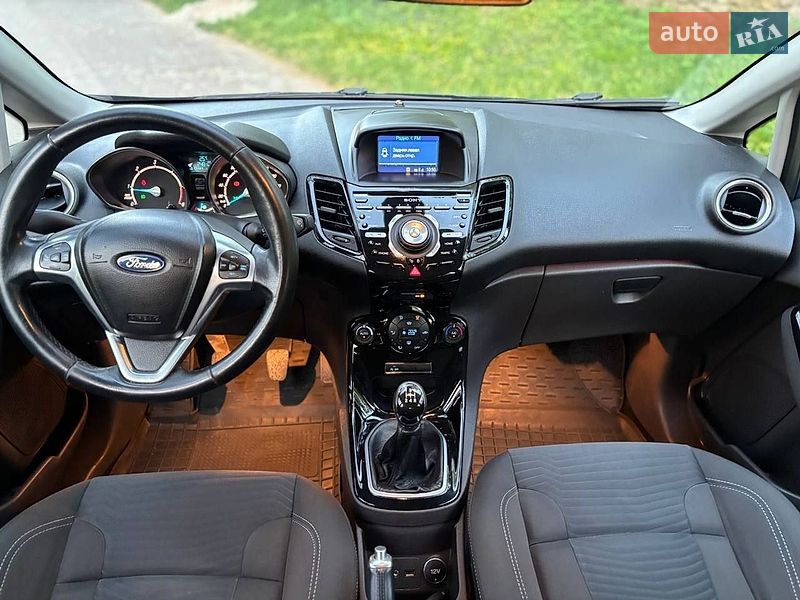 Хэтчбек Ford Fiesta 2014 в Остроге