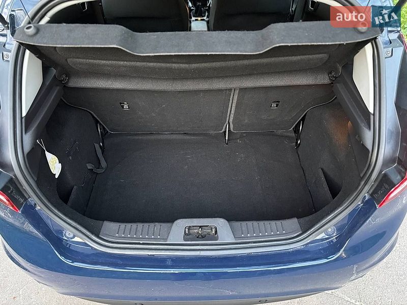 Хэтчбек Ford Fiesta 2014 в Остроге