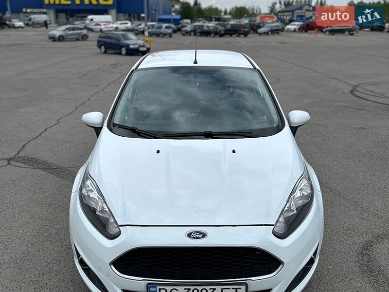 Хэтчбек Ford Fiesta 2016 в Львове