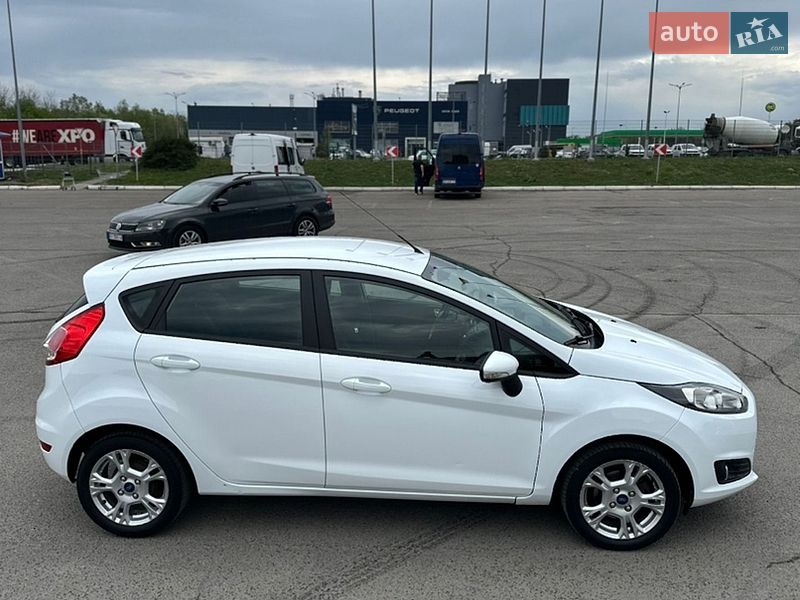 Хэтчбек Ford Fiesta 2016 в Львове