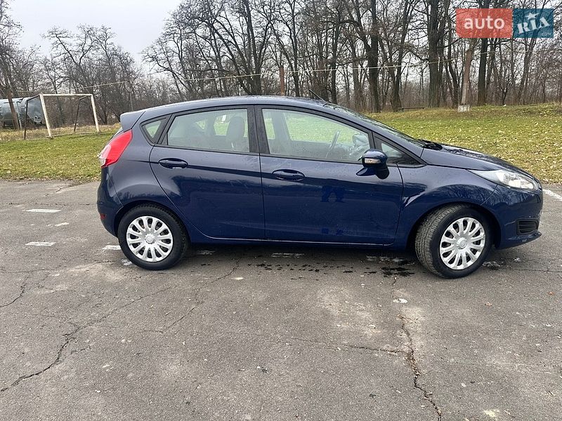 Хетчбек Ford Fiesta 2015 в Городку