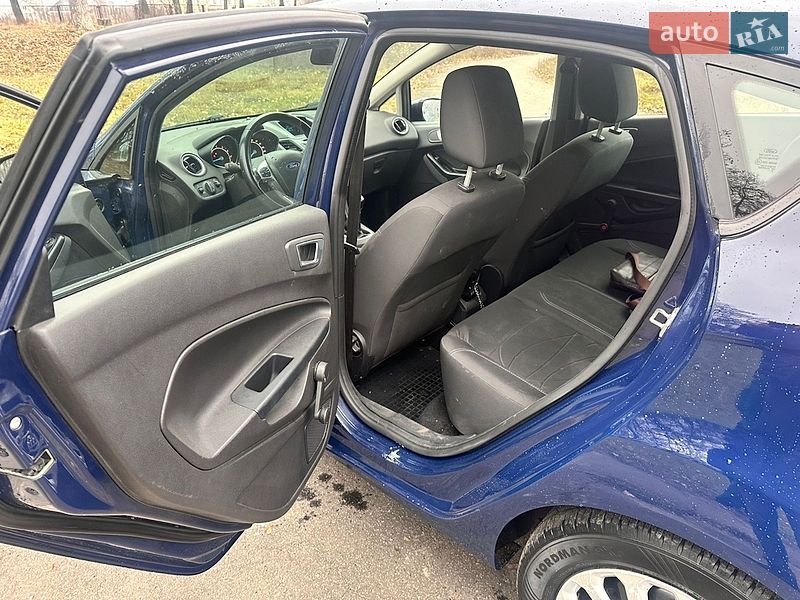 Хетчбек Ford Fiesta 2015 в Городку
