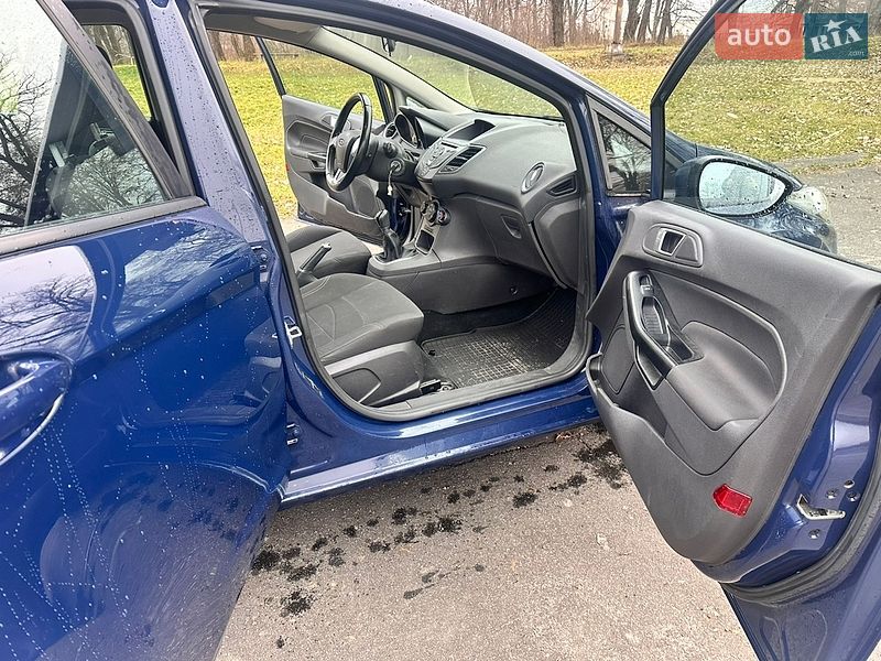 Хетчбек Ford Fiesta 2015 в Городку