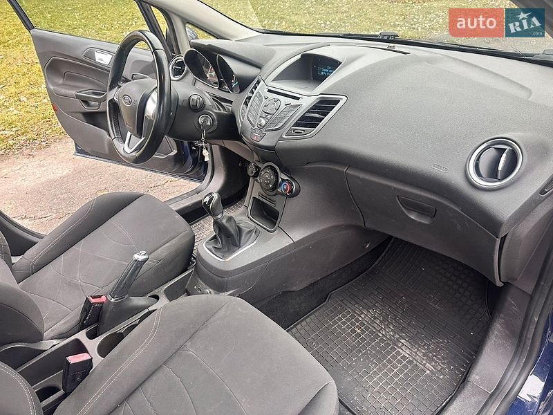 Хетчбек Ford Fiesta 2015 в Городку