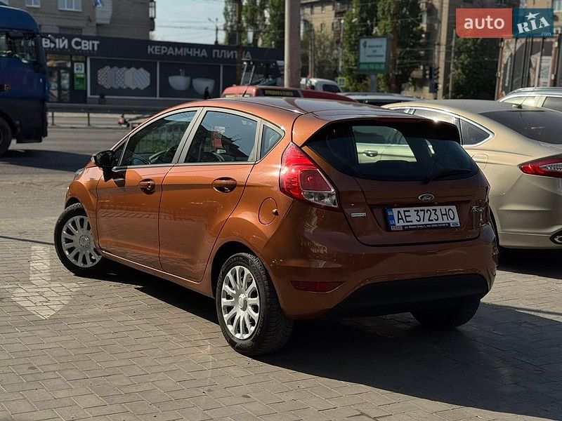 Хетчбек Ford Fiesta 2014 в Дніпрі