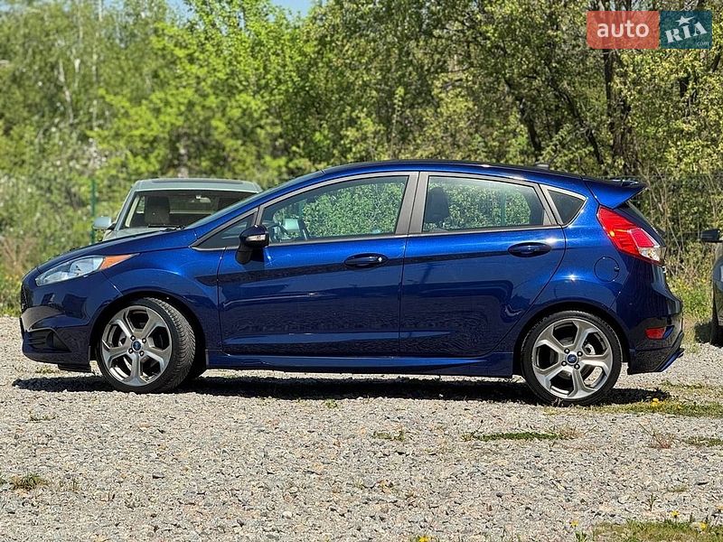 Хэтчбек Ford Fiesta 2015 в Киеве