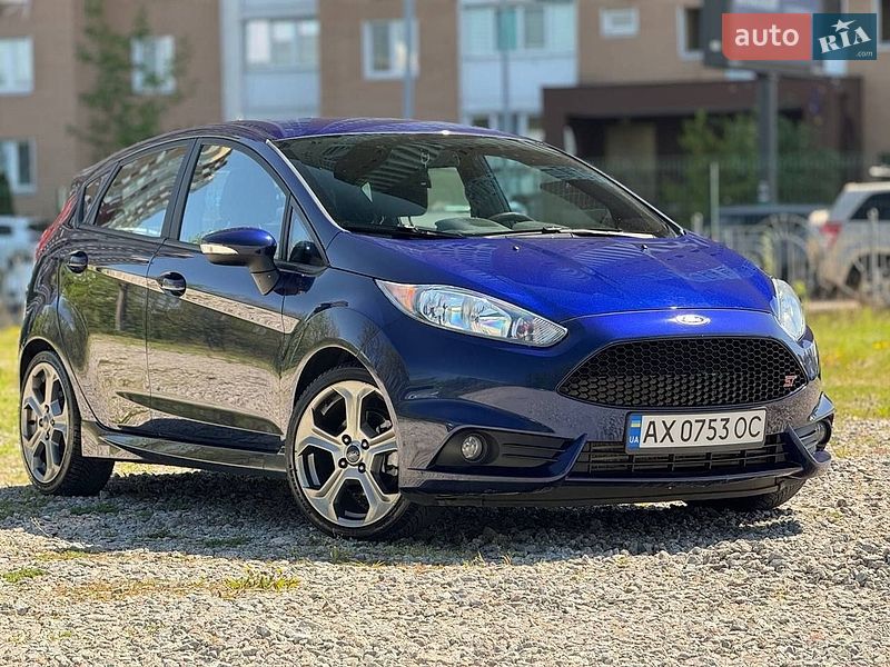 Хэтчбек Ford Fiesta 2015 в Киеве